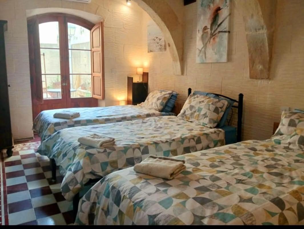 Ta Majsi Farmhouse With Indoor Heated Pool San Lawrenz Eksteriør bilde