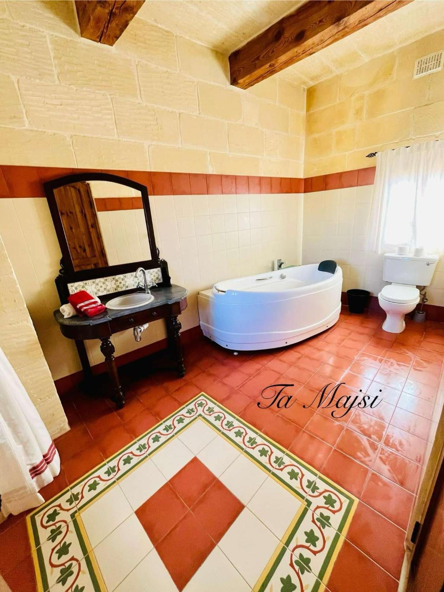 Ta Majsi Farmhouse With Indoor Heated Pool San Lawrenz Eksteriør bilde