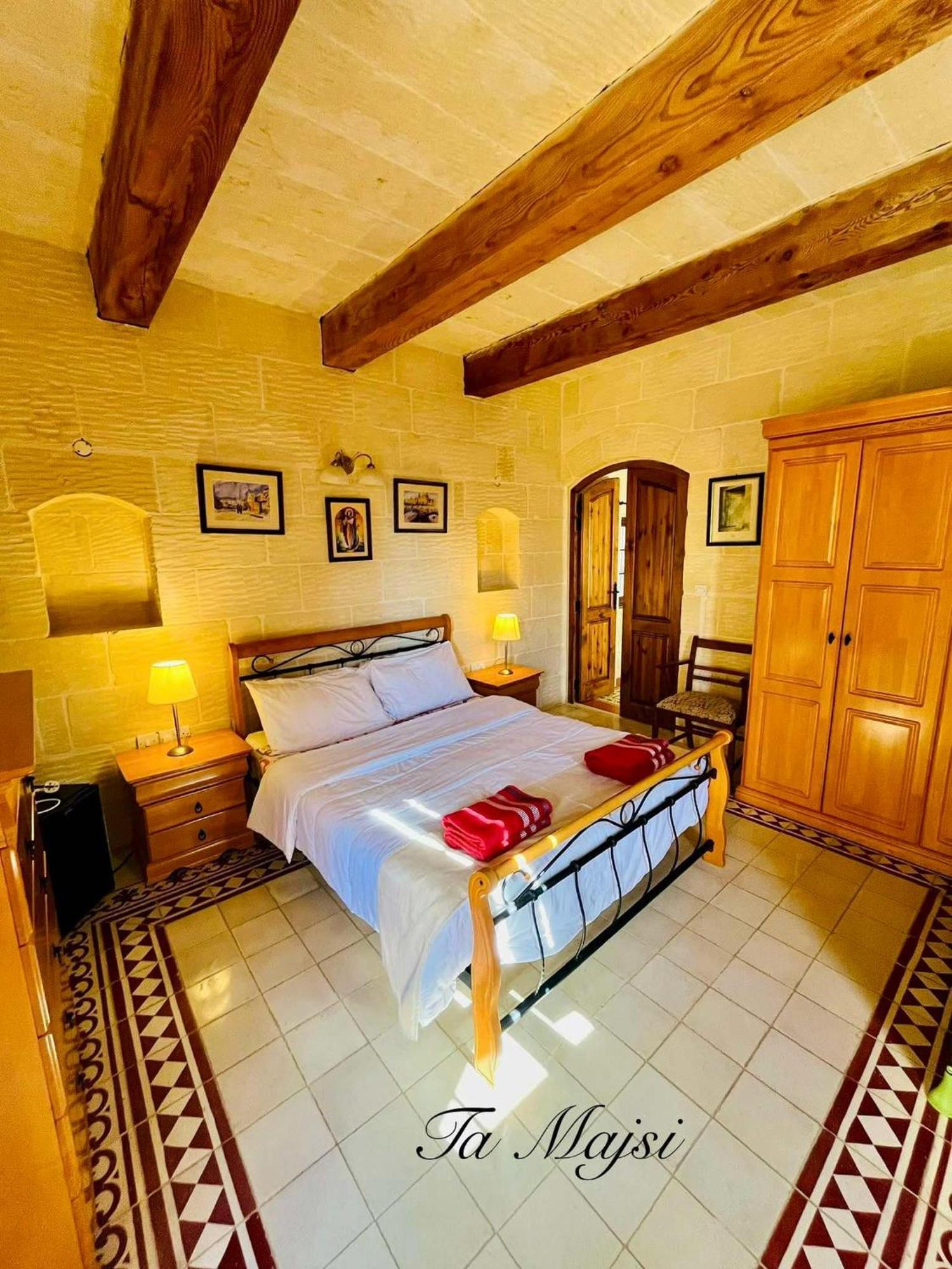 Ta Majsi Farmhouse With Indoor Heated Pool San Lawrenz Eksteriør bilde